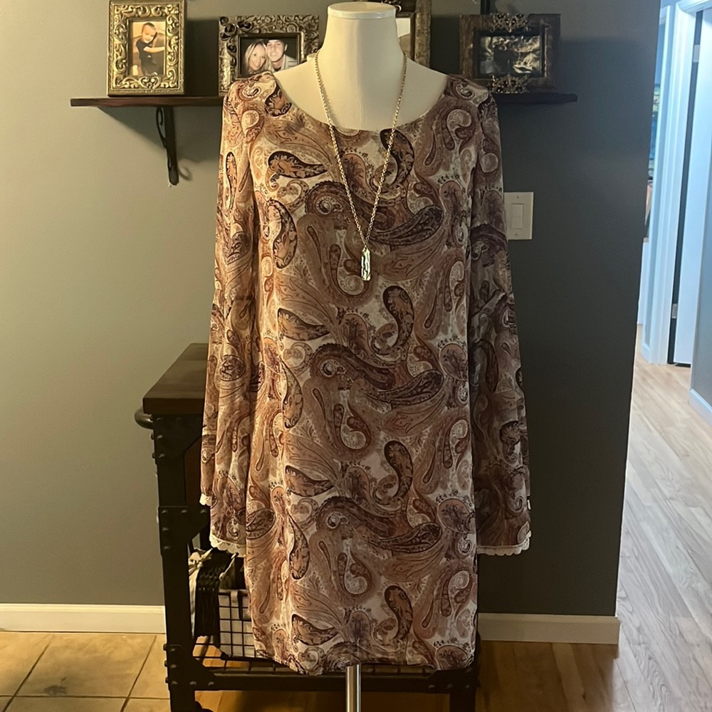 Summer dress with sheer bell sleeves and lace trim with back detail size M